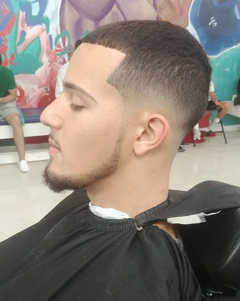 Lui the Barber Logo
