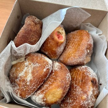 Leonard's Bakery - Malasadas - Bakeries Near Me - Honolulu, Hawaii Leonard's Bakery - Malasadas - Bakeries Near Me - Honolulu, Hawaii