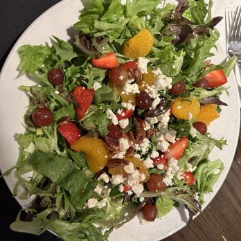 LongHorn Steakhouse - Strawberry & Pecan Salad - Steakhouses Near Me - San Antonio, Texas LongHorn Steakhouse - Strawberry & Pecan Salad - Steakhouses Near Me - San Antonio, Texas