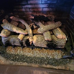 Clark's Inn and Restaurant - Very cool gas fireplace logs - looked real!