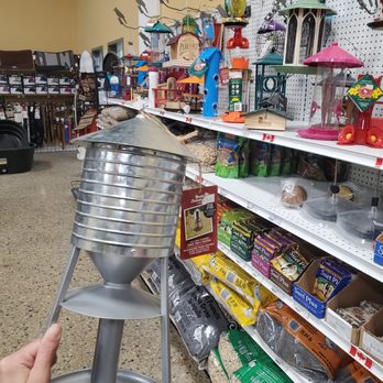 CanvasBack Pet Supplies - Wild bird feeders and seed at Canvasback - Pet Groomers Near Me - Lockport, Manitoba CanvasBack Pet Supplies - Wild bird feeders and seed at Canvasback - Pet Groomers Near Me - Lockport, Manitoba