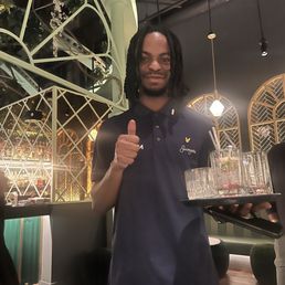 Amazing waiter Jahvel