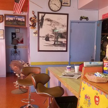 Alvernon Donut Shop - Inside - Coffee & Tea Near Me - Tucson, Arizona