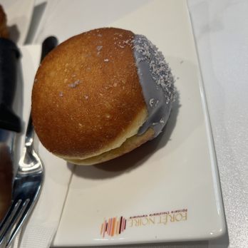 Le Belisse Cafe - Desserts Near Me - Vancouver, British Columbia Le Belisse Cafe - Desserts Near Me - Vancouver, British Columbia