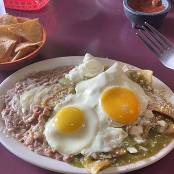Maya Mexican Restaurant - Chilaquiles con Huevos - Mexican Near Me - Wilmington, California