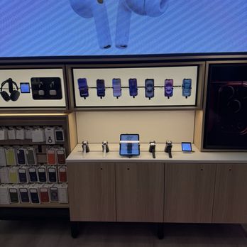 T-Mobile Experience Store - Interior - Mobile Phones Near Me - Simi Valley, California