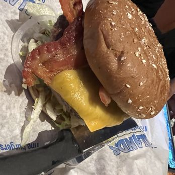 Islands Restaurant - Malibu Burger - Burgers Near Me - Pasadena, California