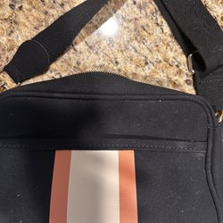 Giddy Up Glamour - Black crossbody purchased in October 2025. Strap broke after ONE USE.