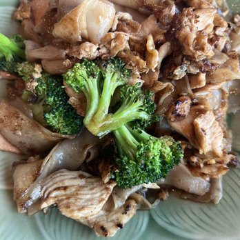Sunset Thai Cuisine - Chicken - Thai Near Me - Los Angeles, California
