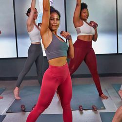 SunstoneFIT - Southlake Village - Nucleus (Yoga Sculpt)
A heated 60 minute Vinyasa-style class with hand weights.