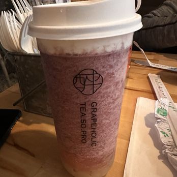 Social Eatery - Purple grapeholic drink, we got less sweet but probably would've been better at recommended sweet - Bubble Tea Near Me - Millbrae, California