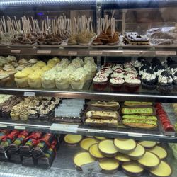 Cafe Desserts Etc - Mium cupcakes bar :)