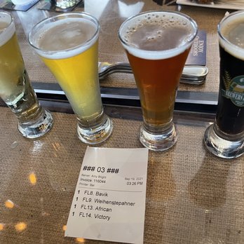 BREW'd Craft Pub - What a perfect match! And it was so random but it worked well! - Gastropubs Near Me - Honolulu, Hawaii