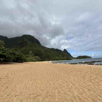 Tunnels Beach - Ha'ena beach on the right side of the - Beaches Near Me