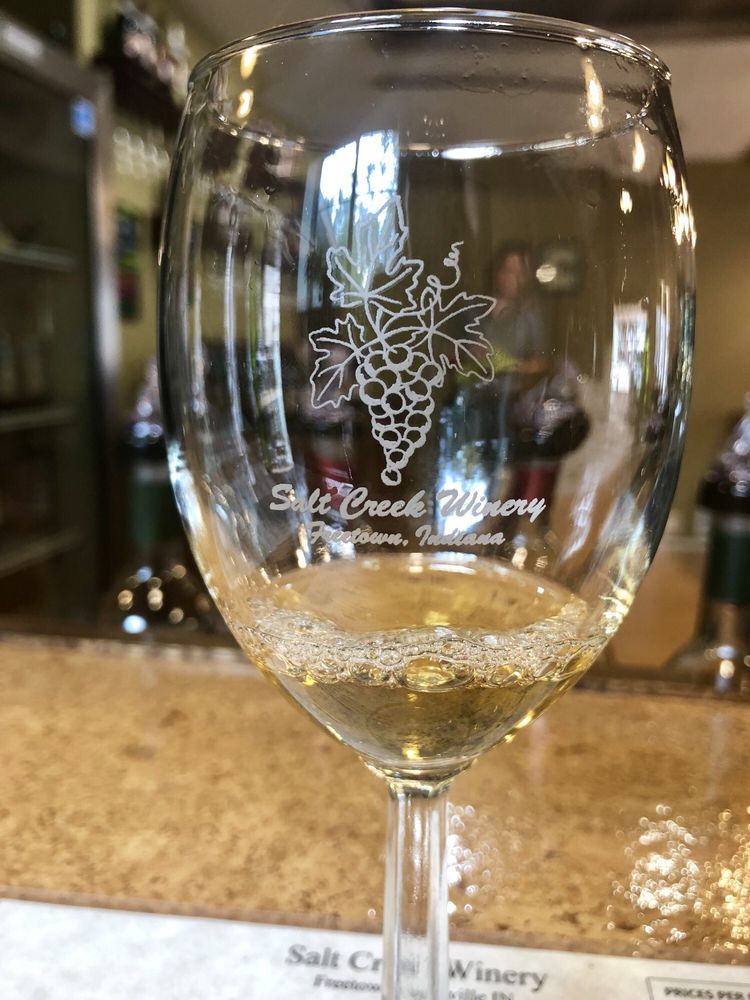 Salt Creek Winery Tasting Room - vineyard in Nashville, IN