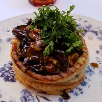 Poulet Bleu - Mushroom Vau-le-vent - French Near Me - Pittsburgh, Pennsylvania