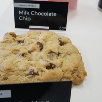 Crumbl - Glendora - Bakeries Near Me - Glendora, California