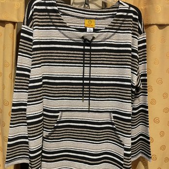Village Clothier - Great Ruby Road top - Women's Clothing Near Me - Sister Bay, Wisconsin Village Clothier - Great Ruby Road top - Women's Clothing Near Me - Sister Bay, Wisconsin