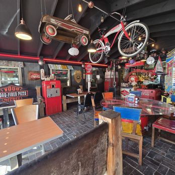 1000° Wood Fired Pizza - Pizza Near Me - Mt. Summit, Indiana