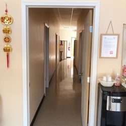 Rancier Foot Massage - Hallway