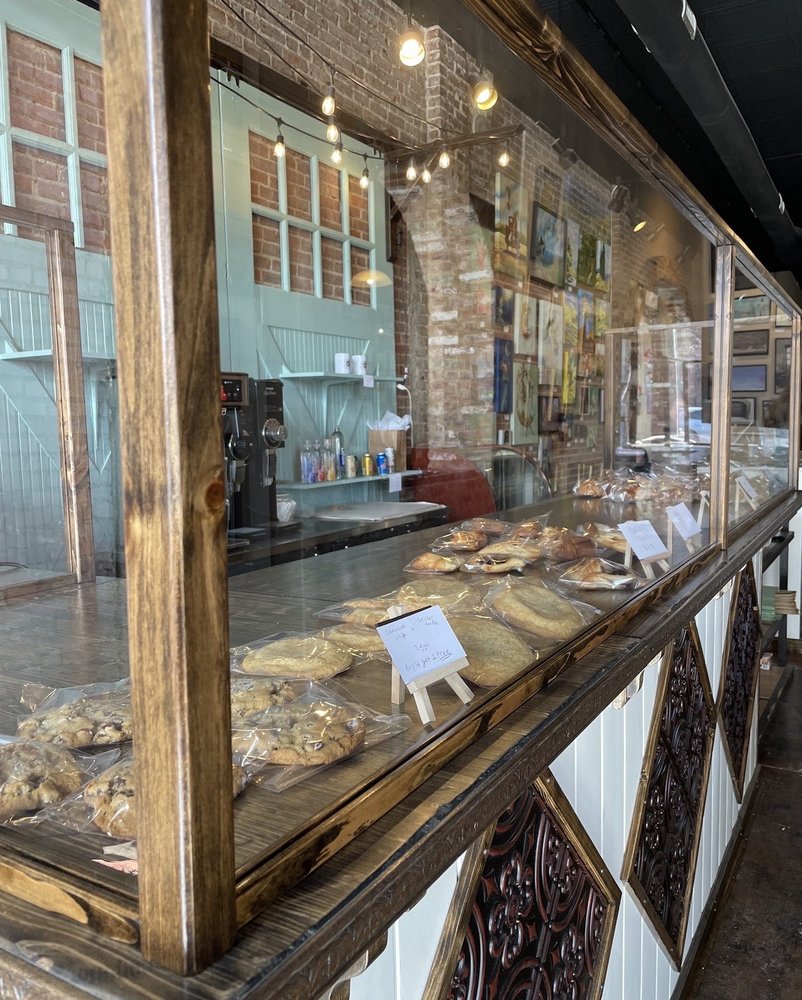 THE CRUMBUM 128 E Market St, Kingsport, Tennessee Bakeries