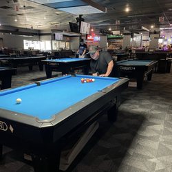 CR'S Sportsbar