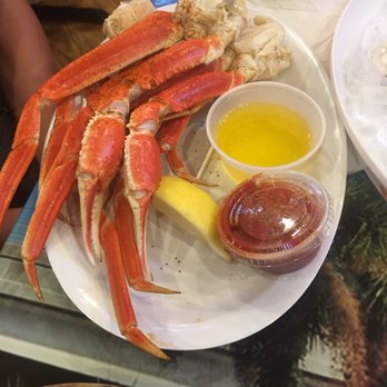 Hooters - Snow Crab Legs were fresh and delicious - Sports Bars Near Me - Pensacola Beach, Florida
