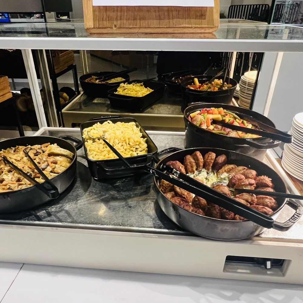 Lufthansa Senator Lounge - Airport Lounges Near Me Lufthansa Senator Lounge - Airport Lounges Near Me