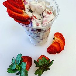 La Botanera Frutas & Snacks - Fresas con Crema (Strawberries and Cream)