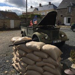 CM les Vignets - Guided tours in this vintage military vehicle