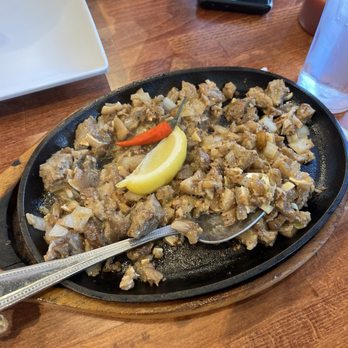 Max’s Restaurant - Chicago - Filipino Near Me - Chicago, Illinois