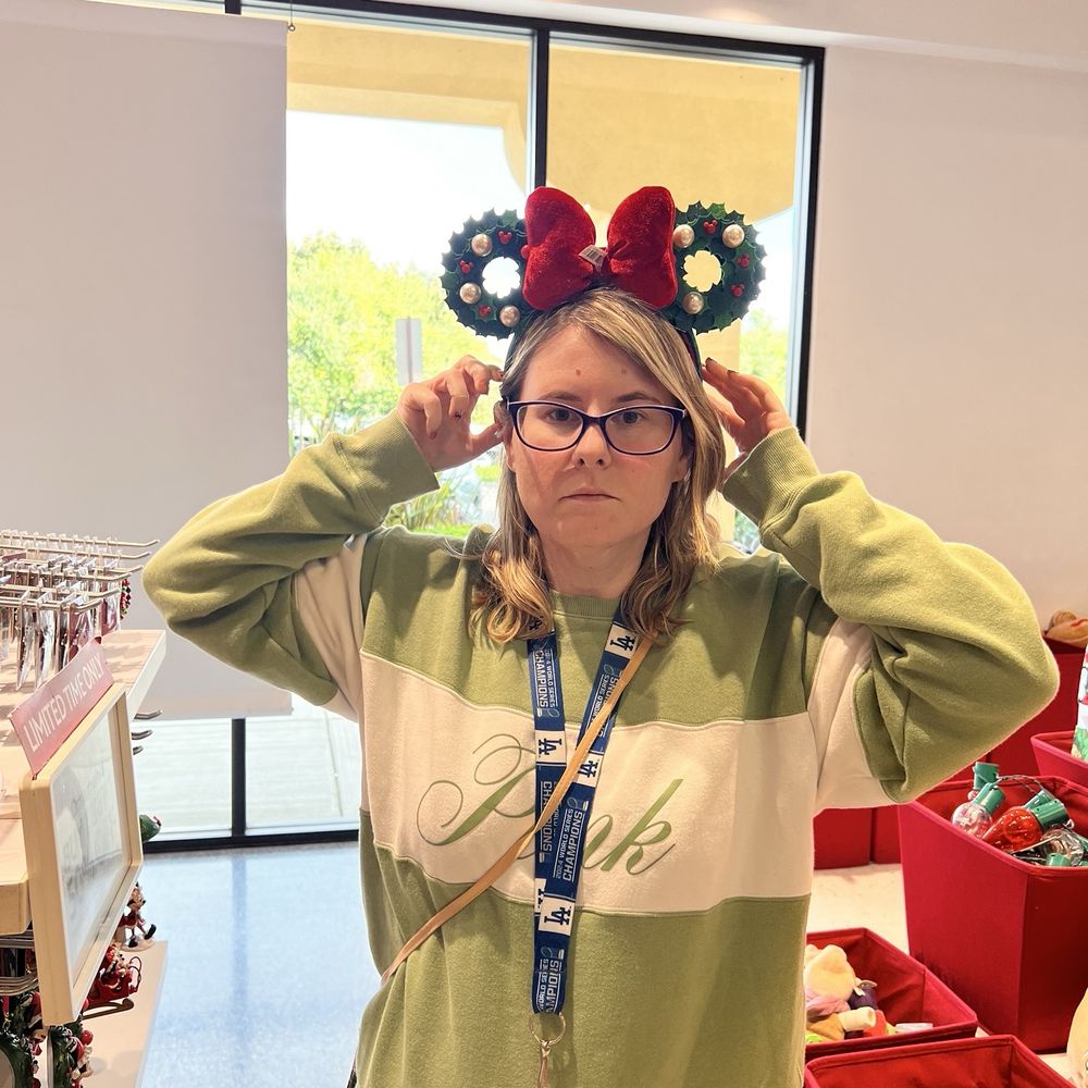 Disney Outlet - Wreath headband - Outlet Stores Near Me - Camarillo, California