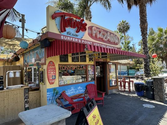Tony's Pizzaria by null