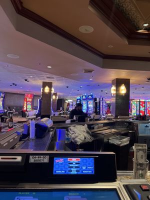 Shutters Bar by null