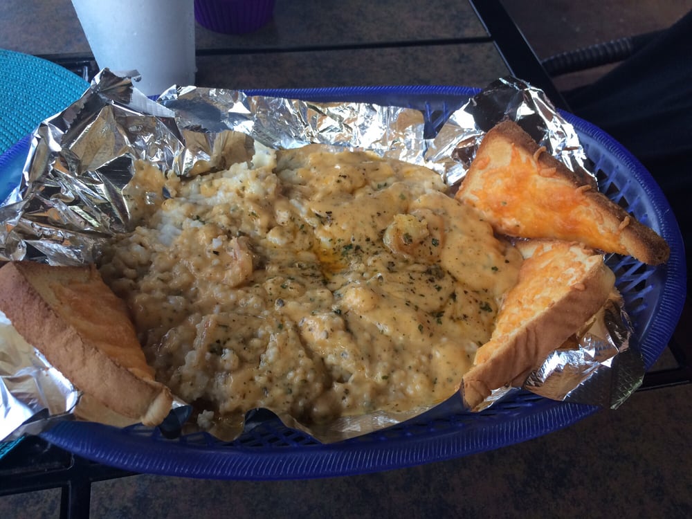 Vongee's Kitchen & Patio Logo