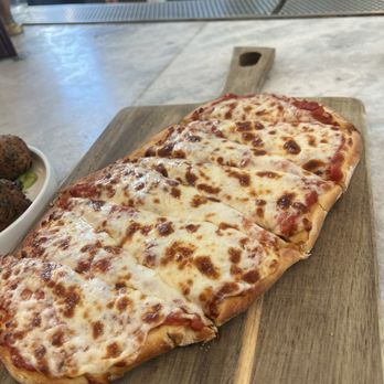 ELLIE’S RESTAURANT & LOUNGE - Updated January 2026 - 337 Photos & 169