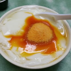 君滬鍋貼大王 - Dau fu fa with yellow sugar