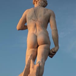 La Statue du David - Petit cul ..