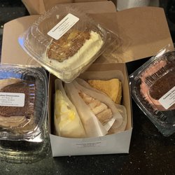 Tuckahoe Cheesecake Factory - Cake and cheesecake slices