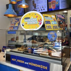 Auntie Anne's - Warm fresh pretzel 08.19.25