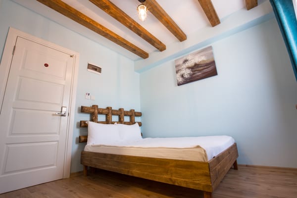 Menendi Otel by null