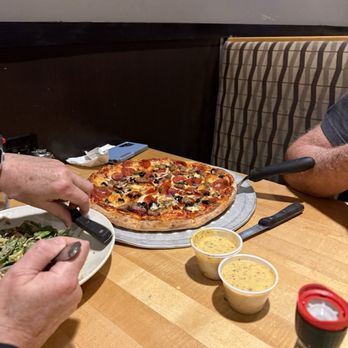 Old Chicago Pizza + Taproom - Pizza Near Me - Independence, Missouri