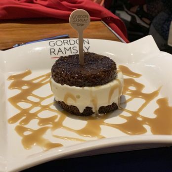 Gordon Ramsay Burger Las Vegas - Sticky Toffee Pudding Ice Cream Sandwich - Burgers Near Me - Las Vegas, Nevada
