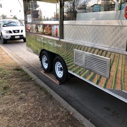 Plántanito pupusas food truck Plántanito pupusas food truck