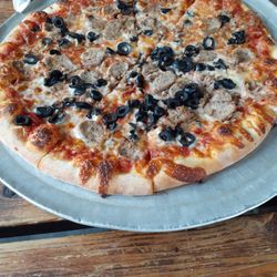 Ramunto's - Sausage and black olive pizza