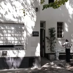 C. S. Barrio Parque y Bibliteca Popular Dr. A. Franzini Herrera - El señor mira a que actividades se va a inscribir este año. Que grande el vecino!!