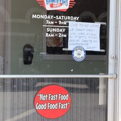 Boomarang Diner - When we arrived to pick up the food no notice on their website at all.