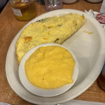 Donut Hole Bakery Cafe - Vegetable omelette with cheese grits - Donuts Near Me - Destin, Florida