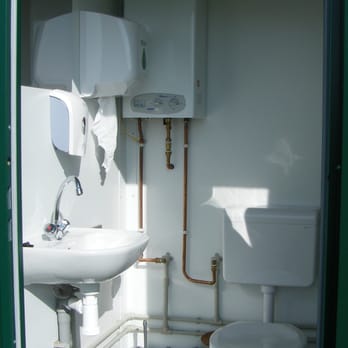Cairds Camping and Caravan Site - Toilet and shower block 2 - Campgrounds Near Me - Stonegate, ESX