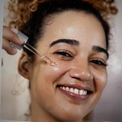 Dermatológica skin product application demo